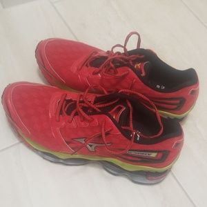 Men Mizuno Red Shoes